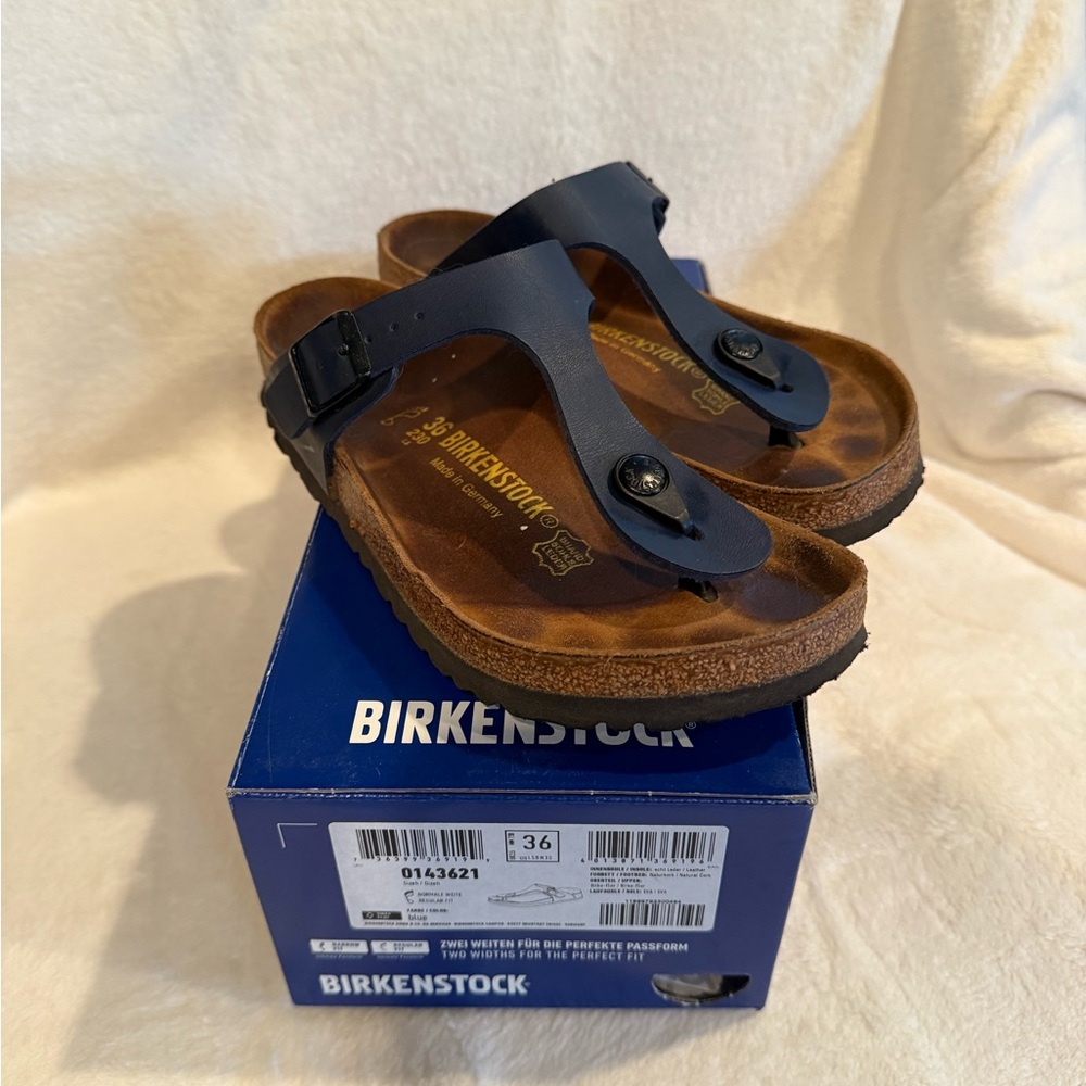 Birkenstock Gizeh Thong Sandals in Navy